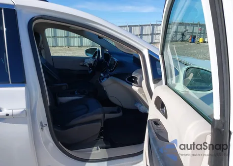 2021 Chrysler Pacifica Touring z USA, uszkodzony, nr VIN 2C4RC1FG1MR556578